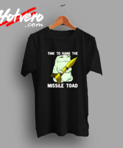 Funny Christmas Pun Festive Mistletoe Frog Toad Vintage T shirt